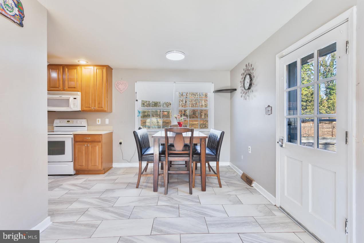 1011 FICKLEN RD, FREDERICKSBURG, Virginia 22405, 6 Bedrooms Bedrooms, ,2 BathroomsBathrooms,Residential,For sale,1011 FICKLEN RD,VAST2038692 MLS # VAST2038692