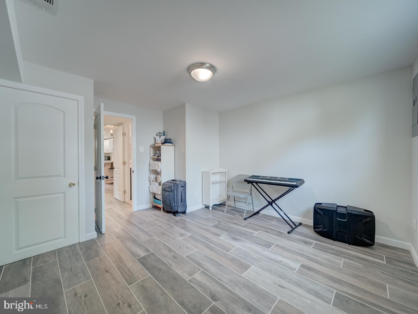 14627 BATAVIA DR, CENTREVILLE, Virginia 20120, 6 Bedrooms Bedrooms, ,2 BathroomsBathrooms,Residential,For sale,14627 BATAVIA DR,VAFX2239976 MLS # VAFX2239976