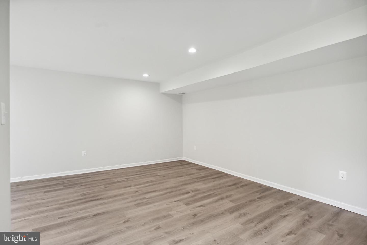 6744 PERRY PENNEY DR #131, ANNANDALE, Virginia 22003, 3 Bedrooms Bedrooms, 10 Rooms Rooms,2 BathroomsBathrooms,Residential,For sale,6744 PERRY PENNEY DR #131,VAFX2239990 MLS # VAFX2239990