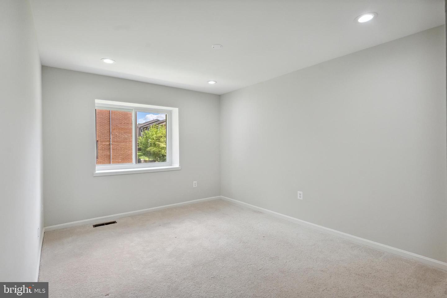 6744 PERRY PENNEY DR #131, ANNANDALE, Virginia 22003, 3 Bedrooms Bedrooms, 10 Rooms Rooms,2 BathroomsBathrooms,Residential,For sale,6744 PERRY PENNEY DR #131,VAFX2239990 MLS # VAFX2239990