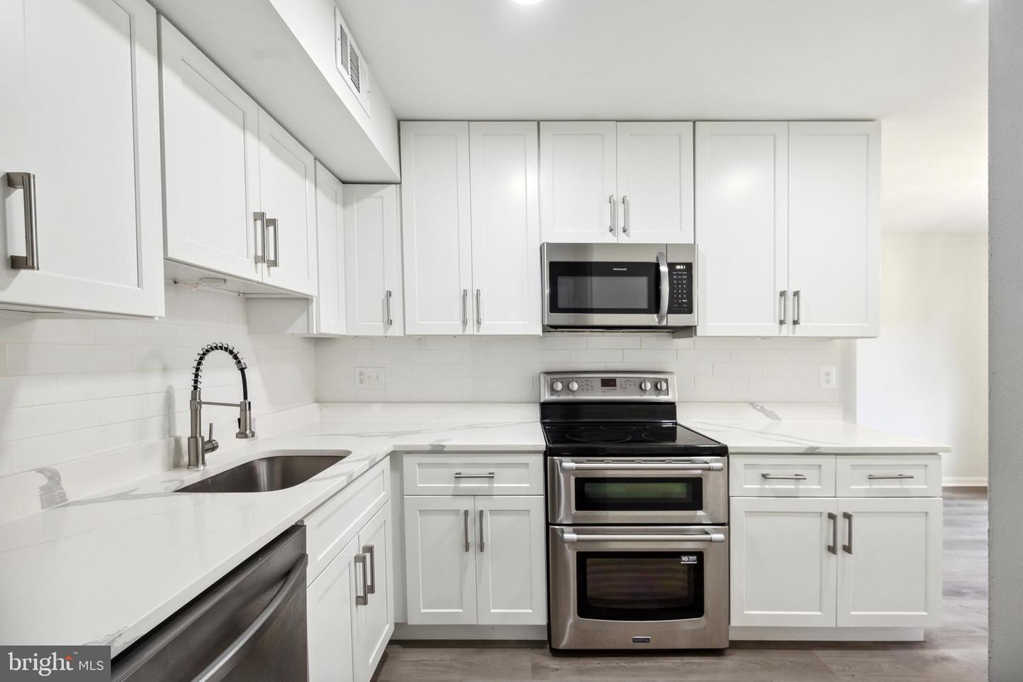 6744 PERRY PENNEY DR #131, ANNANDALE, Virginia 22003, 3 Bedrooms Bedrooms, 10 Rooms Rooms,2 BathroomsBathrooms,Residential,For sale,6744 PERRY PENNEY DR #131,VAFX2239990 MLS # VAFX2239990