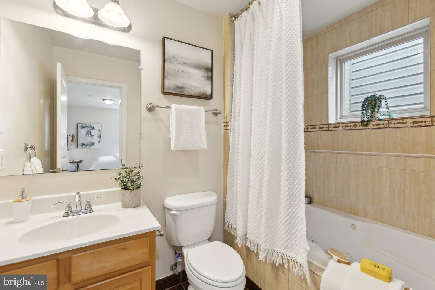 523 FLORIDA AVE NW #2, WASHINGTON, District Of Columbia 20001, 2 Bedrooms Bedrooms, ,2 BathroomsBathrooms,Residential,For sale,523 FLORIDA AVE NW #2,DCDC2200018 MLS # DCDC2200018