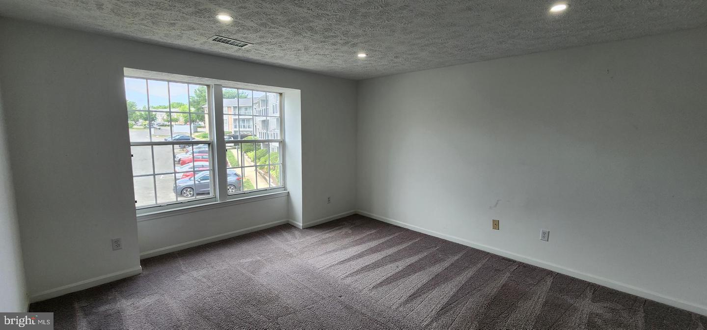 3371 YOST LN #201, DUMFRIES, Virginia 22026, 2 Bedrooms Bedrooms, ,2 BathroomsBathrooms,Residential,For sale,3371 YOST LN #201,VAPW2094400 MLS # VAPW2094400