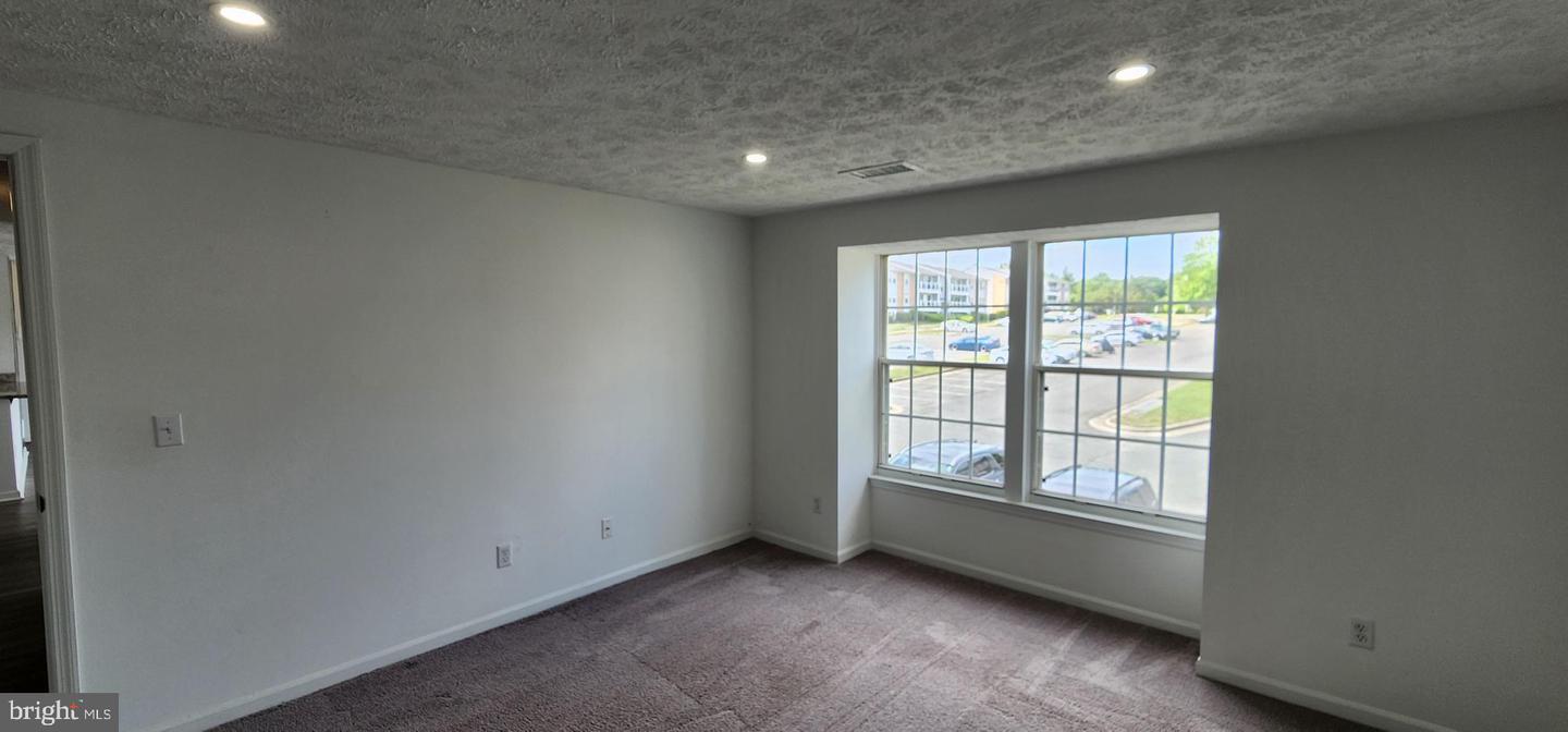 3371 YOST LN #201, DUMFRIES, Virginia 22026, 2 Bedrooms Bedrooms, ,2 BathroomsBathrooms,Residential,For sale,3371 YOST LN #201,VAPW2094400 MLS # VAPW2094400
