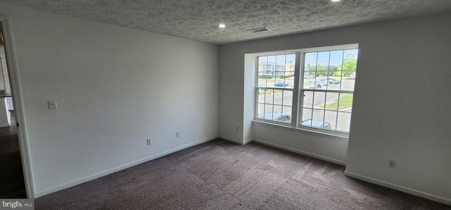 3371 YOST LN #201, DUMFRIES, Virginia 22026, 2 Bedrooms Bedrooms, ,2 BathroomsBathrooms,Residential,For sale,3371 YOST LN #201,VAPW2094400 MLS # VAPW2094400