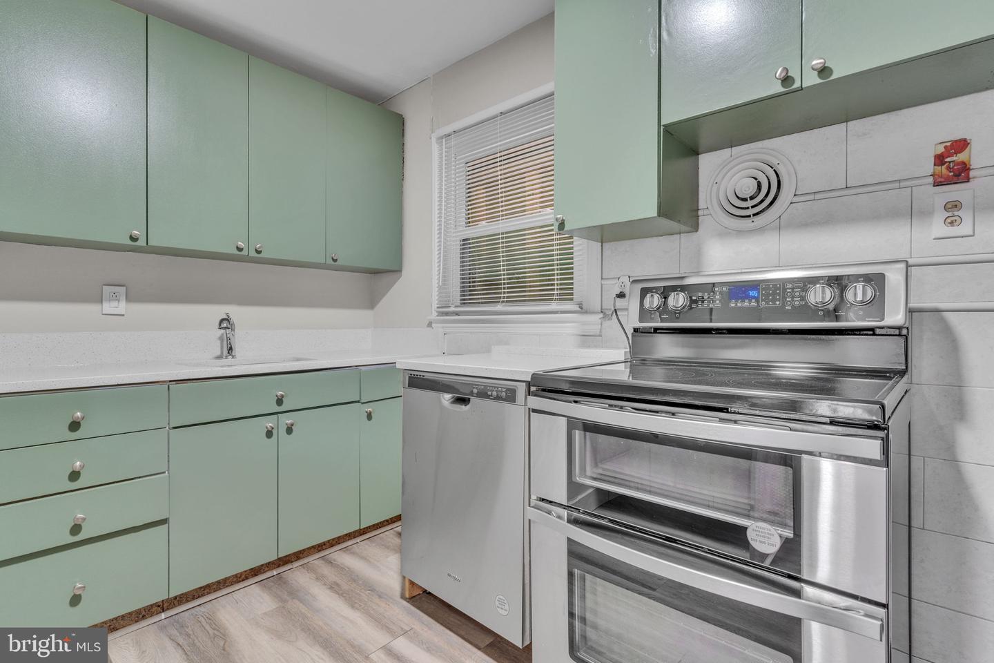6604 CAVALIER DR, ALEXANDRIA, Virginia 22307, 4 Bedrooms Bedrooms, ,3 BathroomsBathrooms,Residential,For sale,6604 CAVALIER DR,VAFX2240034 MLS # VAFX2240034