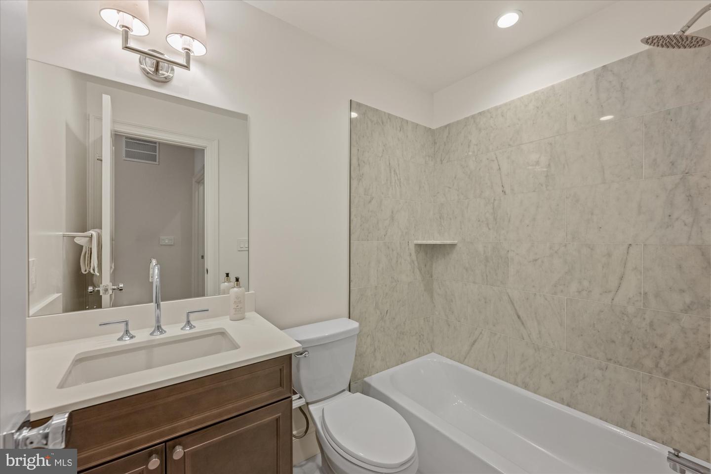 1335 11TH ST NW #303, WASHINGTON, District Of Columbia 20001, 2 Bedrooms Bedrooms, ,2 BathroomsBathrooms,Residential,For sale,1335 11TH ST NW #303,DCDC2200076 MLS # DCDC2200076