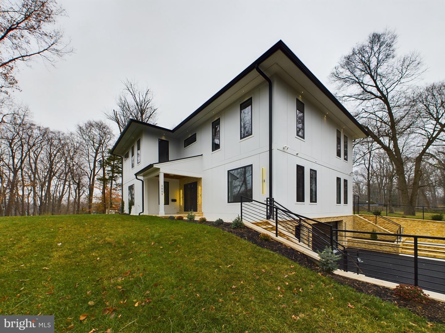 5005 RAVENSWORTH RD, ANNANDALE, Virginia 22003, 5 Bedrooms Bedrooms, ,5 BathroomsBathrooms,Residential,For sale,5005 RAVENSWORTH RD,VAFX2207636 MLS # VAFX2207636