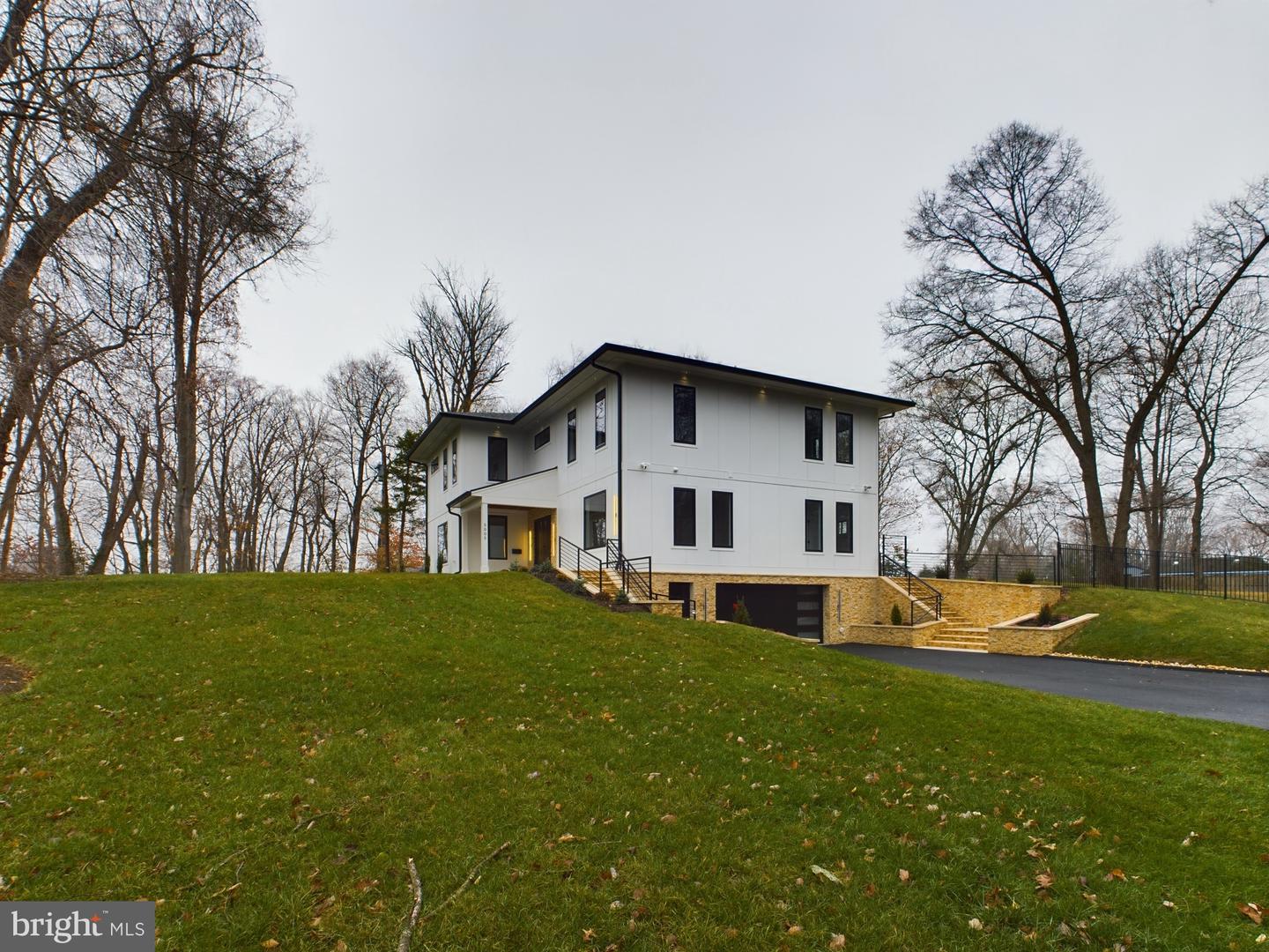 5005 RAVENSWORTH RD, ANNANDALE, Virginia 22003, 5 Bedrooms Bedrooms, ,5 BathroomsBathrooms,Residential,For sale,5005 RAVENSWORTH RD,VAFX2207636 MLS # VAFX2207636