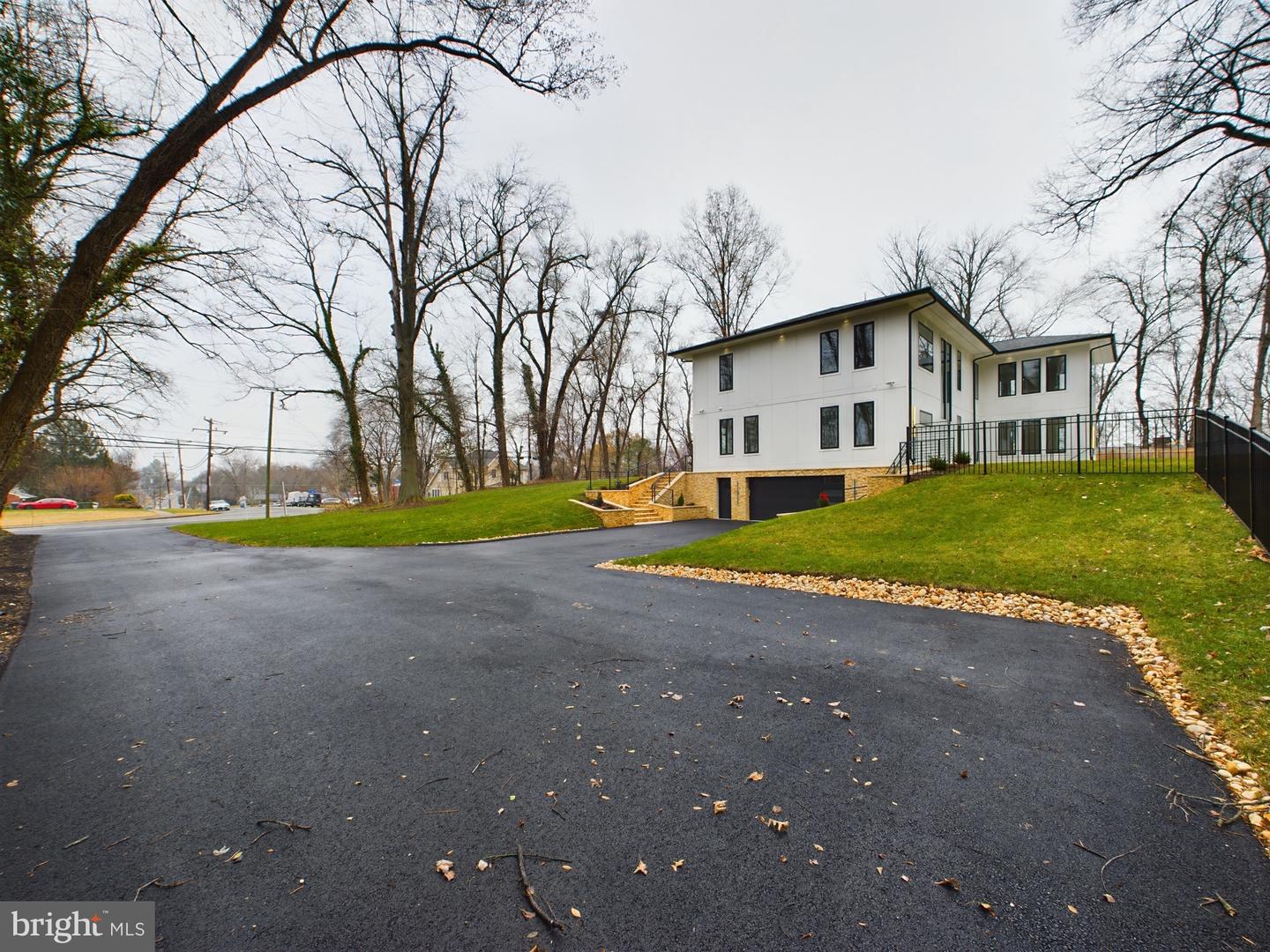 5005 RAVENSWORTH RD, ANNANDALE, Virginia 22003, 5 Bedrooms Bedrooms, ,5 BathroomsBathrooms,Residential,For sale,5005 RAVENSWORTH RD,VAFX2207636 MLS # VAFX2207636