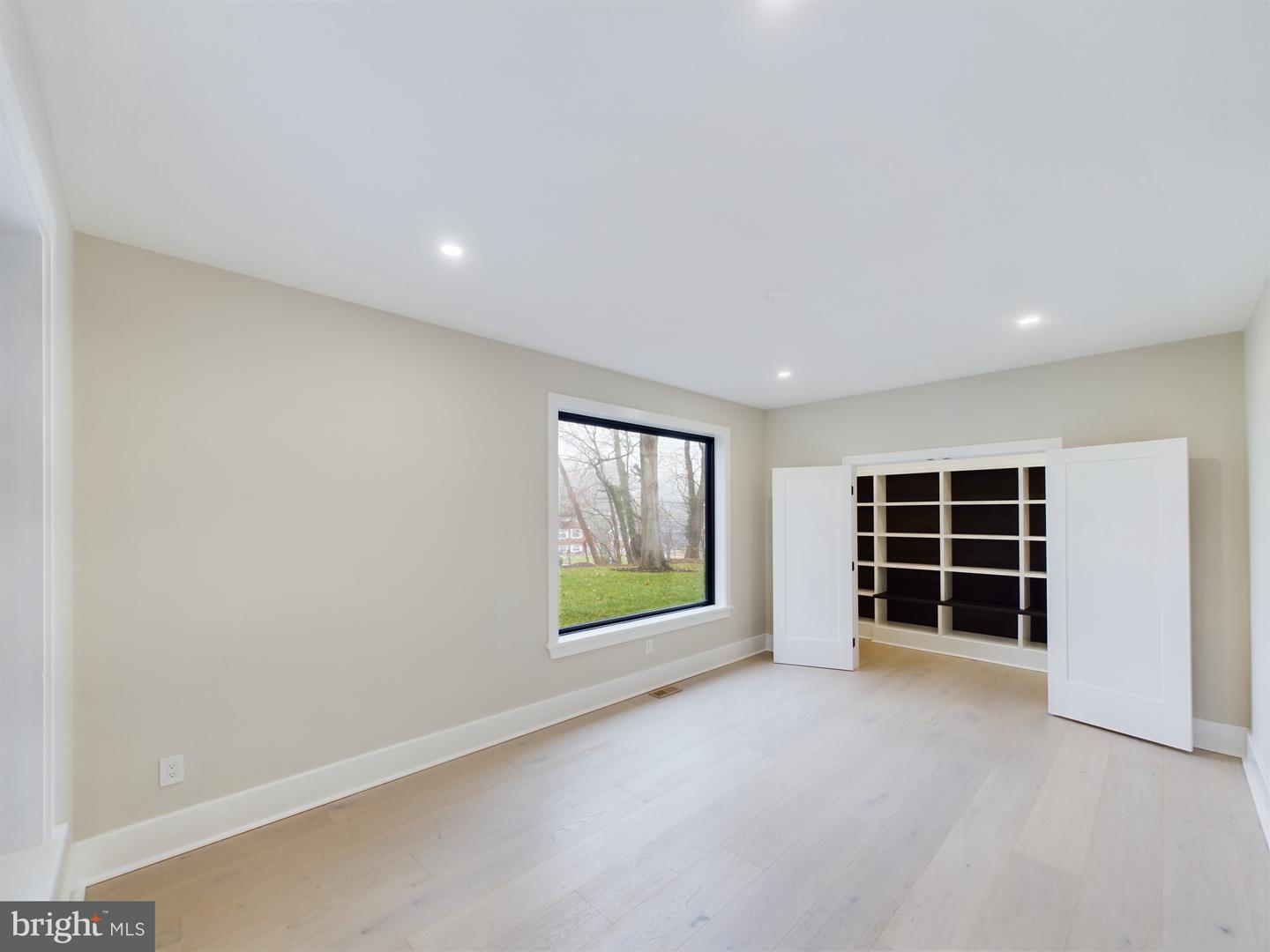 5005 RAVENSWORTH RD, ANNANDALE, Virginia 22003, 5 Bedrooms Bedrooms, ,5 BathroomsBathrooms,Residential,For sale,5005 RAVENSWORTH RD,VAFX2207636 MLS # VAFX2207636