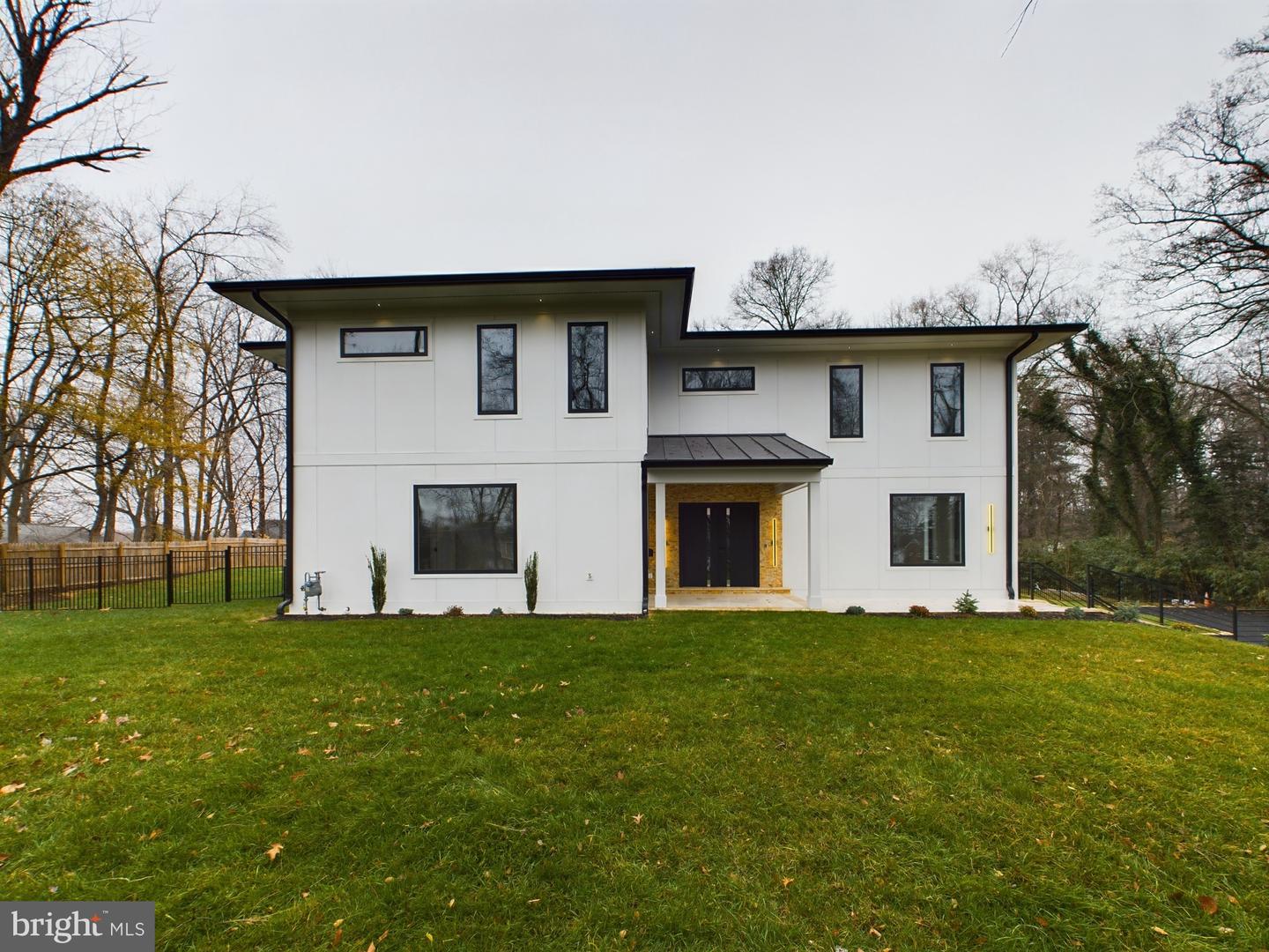 5005 RAVENSWORTH RD, ANNANDALE, Virginia 22003, 5 Bedrooms Bedrooms, ,5 BathroomsBathrooms,Residential,For sale,5005 RAVENSWORTH RD,VAFX2207636 MLS # VAFX2207636