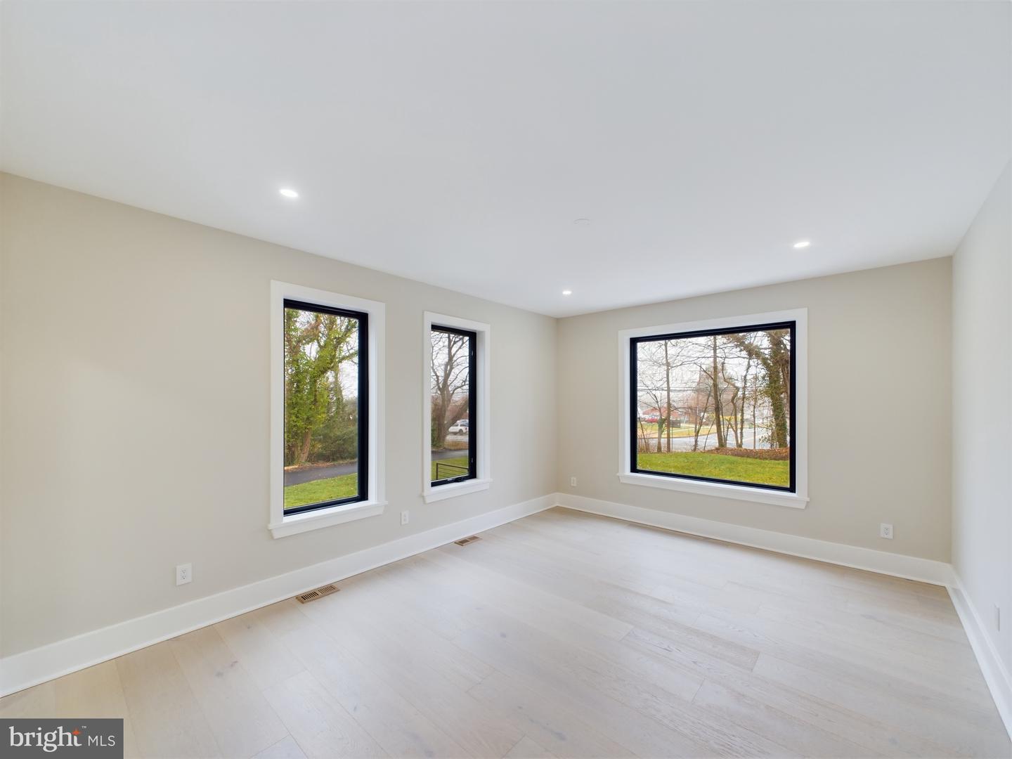5005 RAVENSWORTH RD, ANNANDALE, Virginia 22003, 5 Bedrooms Bedrooms, ,5 BathroomsBathrooms,Residential,For sale,5005 RAVENSWORTH RD,VAFX2207636 MLS # VAFX2207636