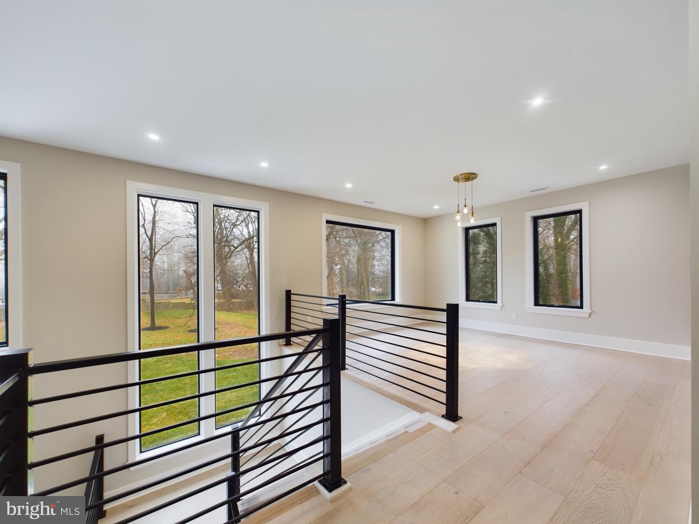 5005 RAVENSWORTH RD, ANNANDALE, Virginia 22003, 5 Bedrooms Bedrooms, ,5 BathroomsBathrooms,Residential,For sale,5005 RAVENSWORTH RD,VAFX2207636 MLS # VAFX2207636