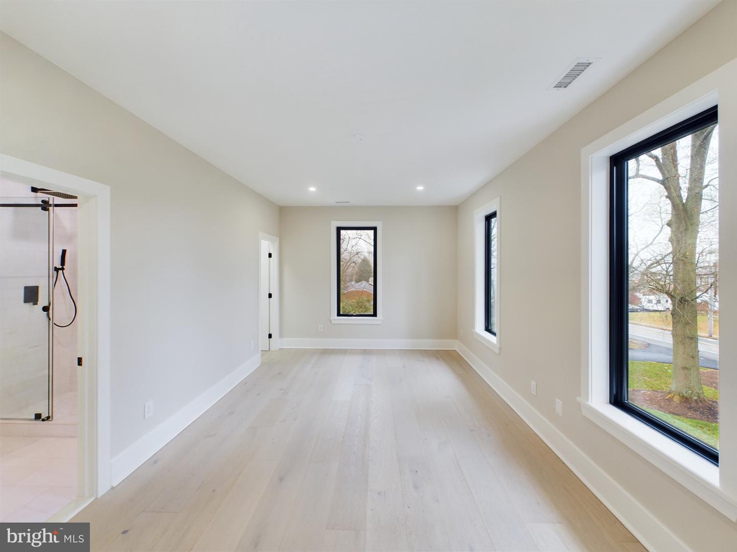 5005 RAVENSWORTH RD, ANNANDALE, Virginia 22003, 5 Bedrooms Bedrooms, ,5 BathroomsBathrooms,Residential,For sale,5005 RAVENSWORTH RD,VAFX2207636 MLS # VAFX2207636