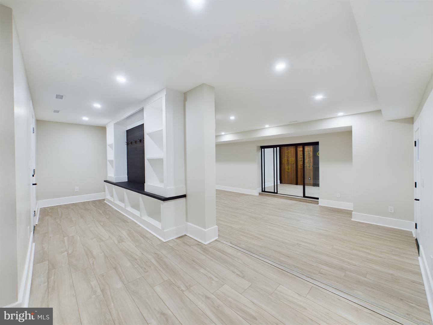 5005 RAVENSWORTH RD, ANNANDALE, Virginia 22003, 5 Bedrooms Bedrooms, ,5 BathroomsBathrooms,Residential,For sale,5005 RAVENSWORTH RD,VAFX2207636 MLS # VAFX2207636