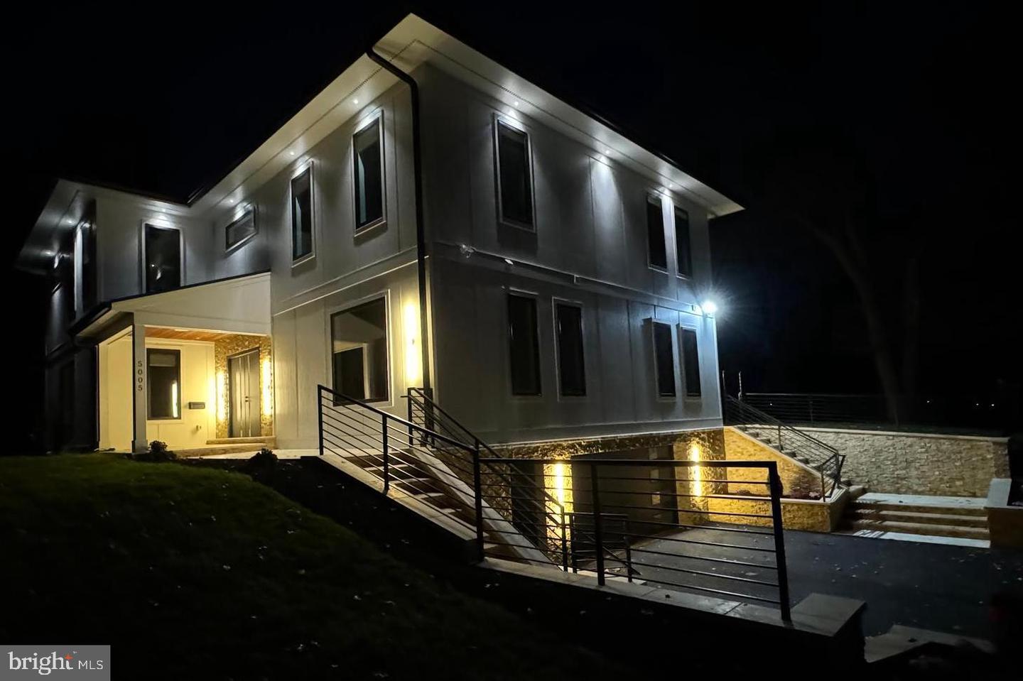 5005 RAVENSWORTH RD, ANNANDALE, Virginia 22003, 5 Bedrooms Bedrooms, ,5 BathroomsBathrooms,Residential,For sale,5005 RAVENSWORTH RD,VAFX2207636 MLS # VAFX2207636