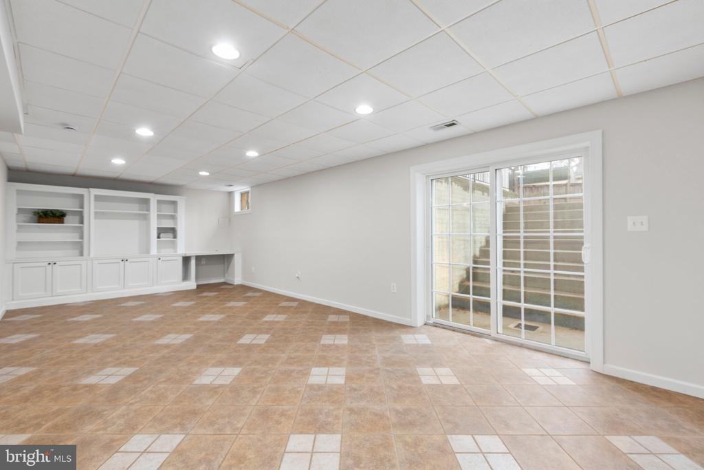 10817 CHANCELLORSVILLE DR, SPOTSYLVANIA, Virginia 22553, 4 Bedrooms Bedrooms, ,2 BathroomsBathrooms,Residential,10817 CHANCELLORSVILLE DR,VASP2031448 MLS # VASP2031448