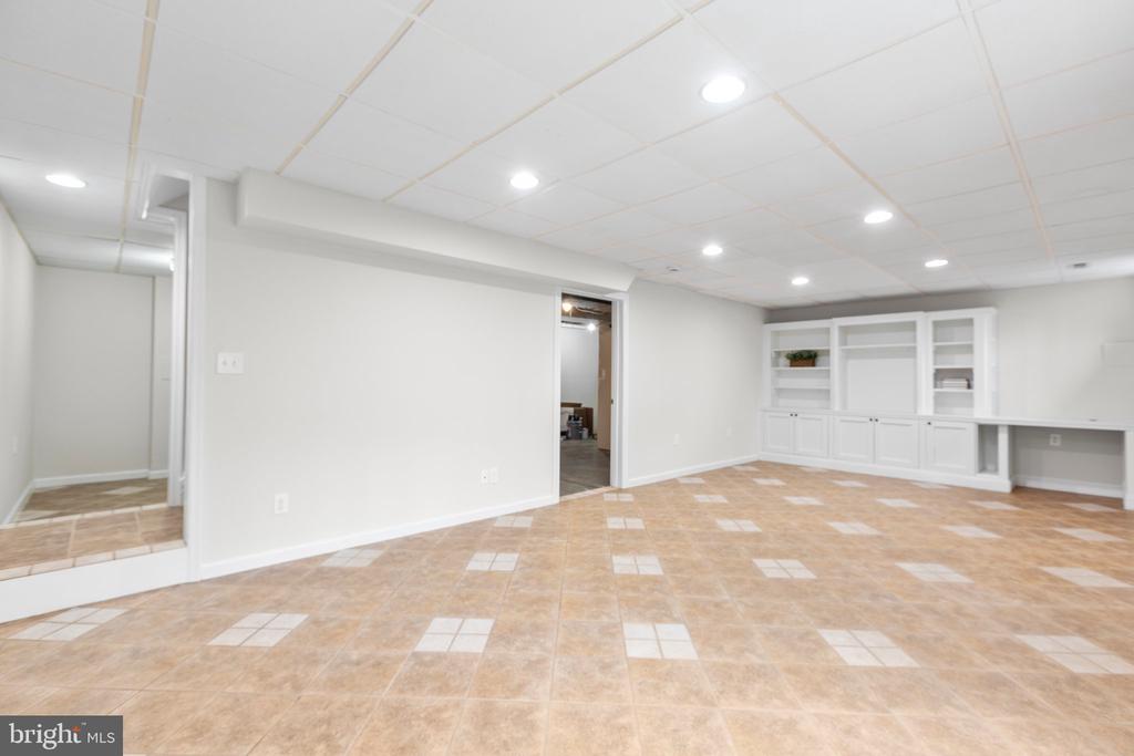 10817 CHANCELLORSVILLE DR, SPOTSYLVANIA, Virginia 22553, 4 Bedrooms Bedrooms, ,2 BathroomsBathrooms,Residential,10817 CHANCELLORSVILLE DR,VASP2031448 MLS # VASP2031448
