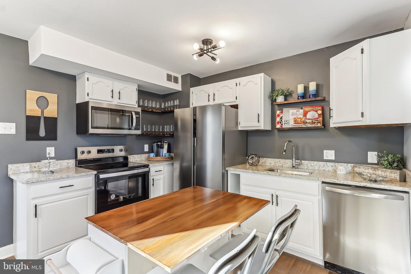 3141 CHEPSTOW LN, FALLS CHURCH, Virginia 22042, 3 Bedrooms Bedrooms, 6 Rooms Rooms,2 BathroomsBathrooms,Residential,For sale,3141 CHEPSTOW LN,VAFX2223650 MLS # VAFX2223650