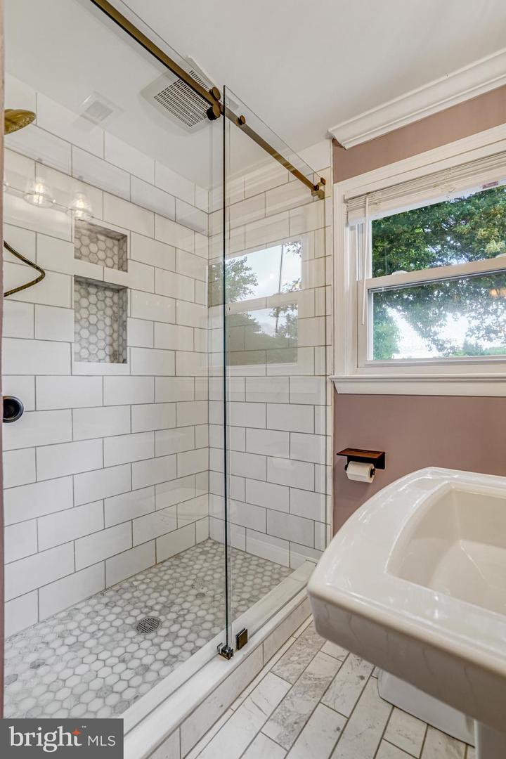 5615 GLENWOOD DR, ALEXANDRIA, Virginia 22310, 3 Bedrooms Bedrooms, ,2 BathroomsBathrooms,Residential,For sale,5615 GLENWOOD DR,VAFX2228736 MLS # VAFX2228736