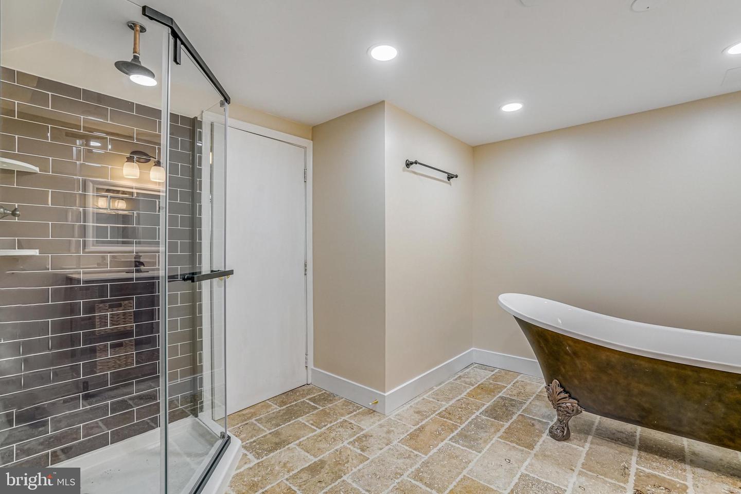 5615 GLENWOOD DR, ALEXANDRIA, Virginia 22310, 3 Bedrooms Bedrooms, ,2 BathroomsBathrooms,Residential,For sale,5615 GLENWOOD DR,VAFX2228736 MLS # VAFX2228736