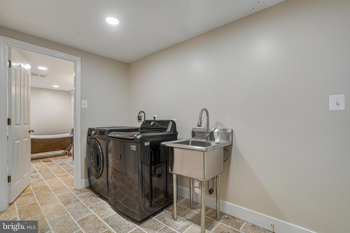 5615 GLENWOOD DR, ALEXANDRIA, Virginia 22310, 3 Bedrooms Bedrooms, ,2 BathroomsBathrooms,Residential,For sale,5615 GLENWOOD DR,VAFX2228736 MLS # VAFX2228736