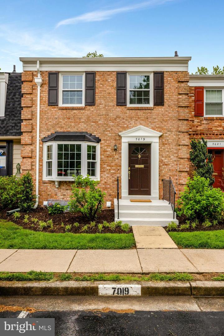 7019 ALICENT PL, MCLEAN, Virginia 22101, 3 Bedrooms Bedrooms, ,2 BathroomsBathrooms,Residential,For sale,7019 ALICENT PL,VAFX2228510 MLS # VAFX2228510