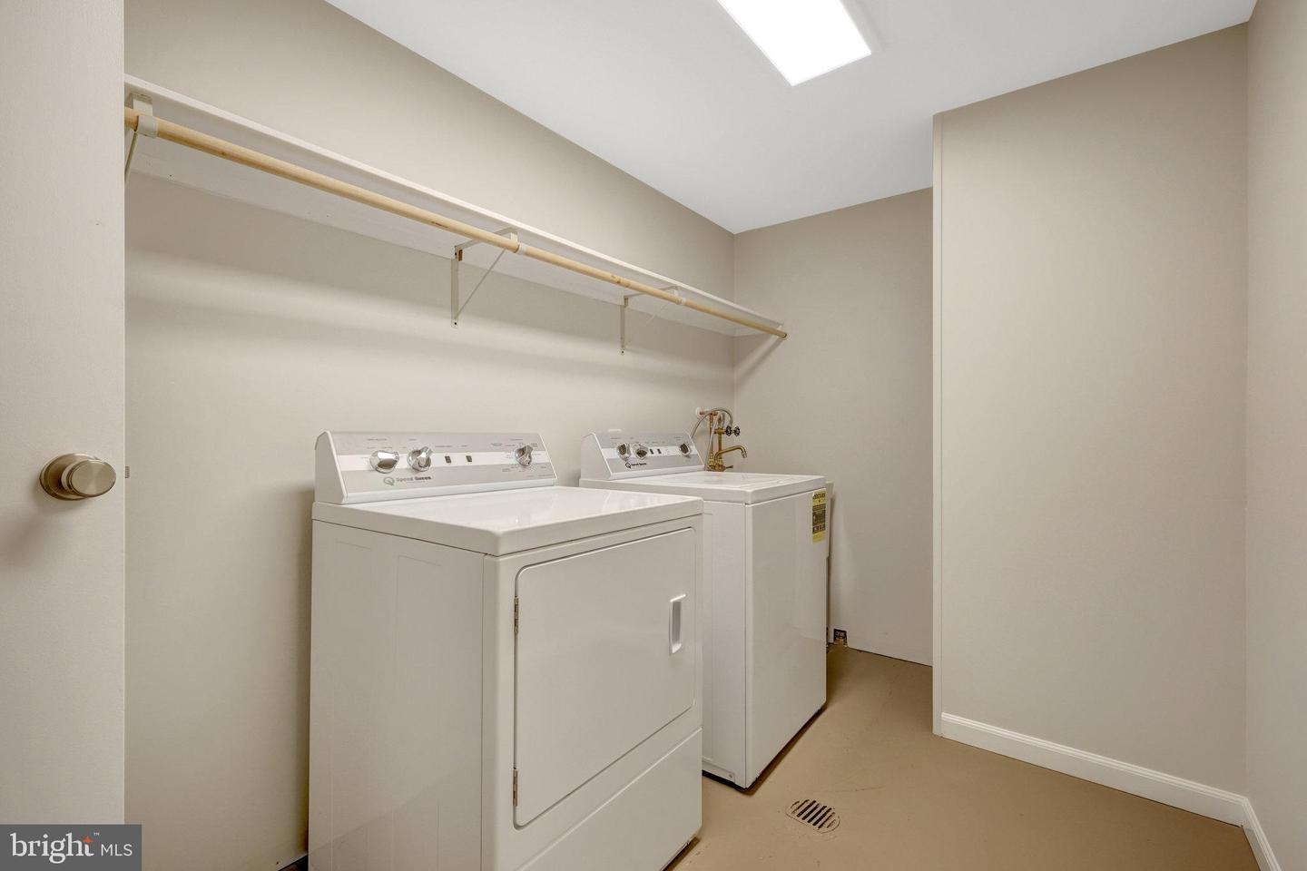 7019 ALICENT PL, MCLEAN, Virginia 22101, 3 Bedrooms Bedrooms, ,2 BathroomsBathrooms,Residential,For sale,7019 ALICENT PL,VAFX2228510 MLS # VAFX2228510