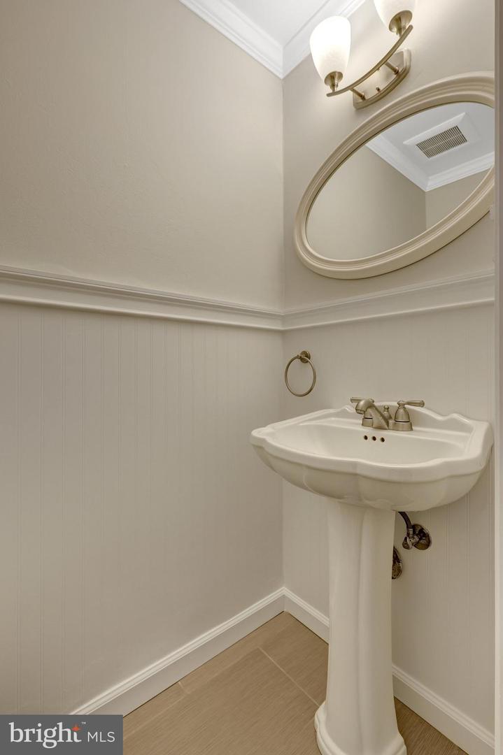 7019 ALICENT PL, MCLEAN, Virginia 22101, 3 Bedrooms Bedrooms, ,2 BathroomsBathrooms,Residential,For sale,7019 ALICENT PL,VAFX2228510 MLS # VAFX2228510