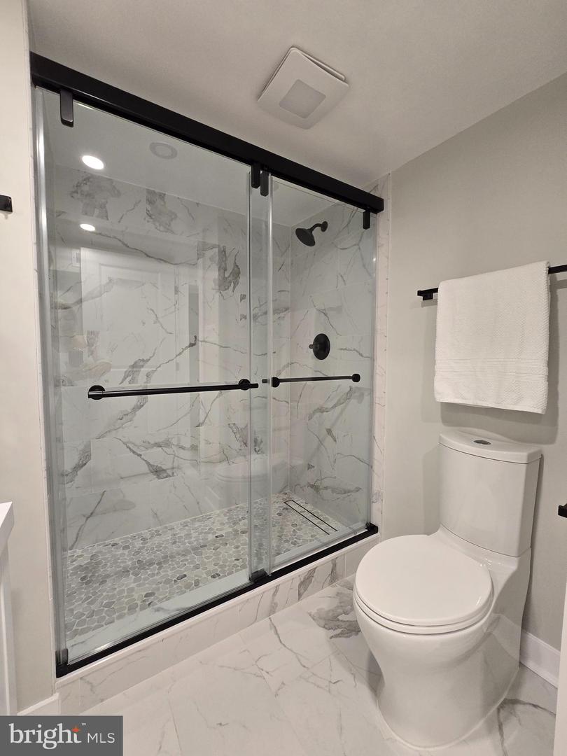6065 MUNSON HILL RD, FALLS CHURCH, Virginia 22044, 4 Bedrooms Bedrooms, ,2 BathroomsBathrooms,Residential,For sale,6065 MUNSON HILL RD,VAFX2228872 MLS # VAFX2228872