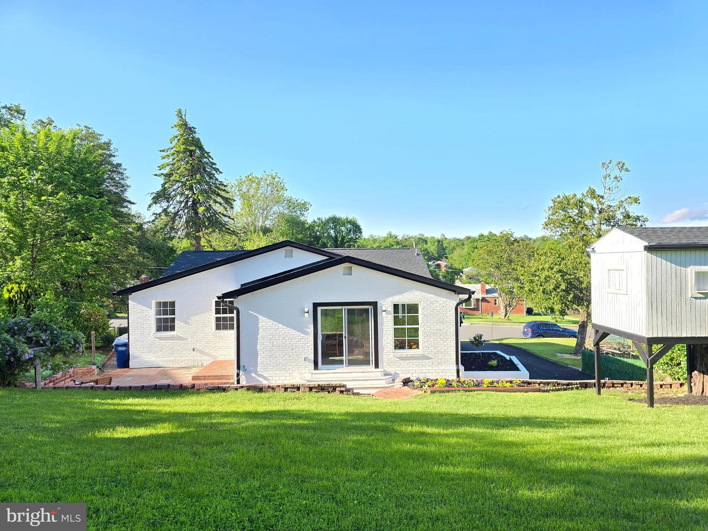 6065 MUNSON HILL RD, FALLS CHURCH, Virginia 22044, 4 Bedrooms Bedrooms, ,2 BathroomsBathrooms,Residential,For sale,6065 MUNSON HILL RD,VAFX2228872 MLS # VAFX2228872