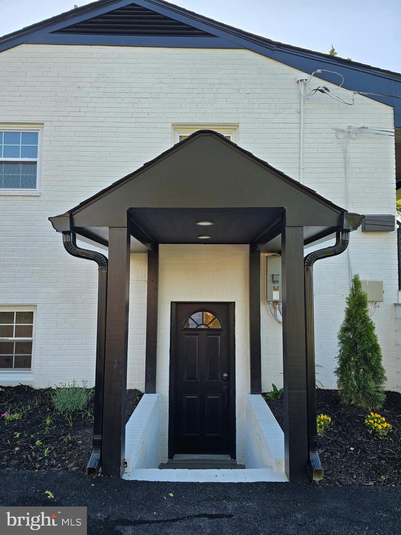 6065 MUNSON HILL RD, FALLS CHURCH, Virginia 22044, 4 Bedrooms Bedrooms, ,2 BathroomsBathrooms,Residential,For sale,6065 MUNSON HILL RD,VAFX2228872 MLS # VAFX2228872