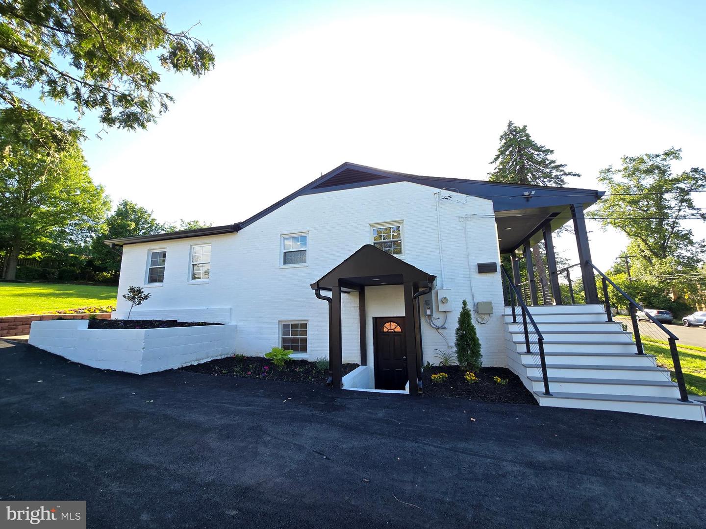 6065 MUNSON HILL RD, FALLS CHURCH, Virginia 22044, 4 Bedrooms Bedrooms, ,2 BathroomsBathrooms,Residential,For sale,6065 MUNSON HILL RD,VAFX2228872 MLS # VAFX2228872
