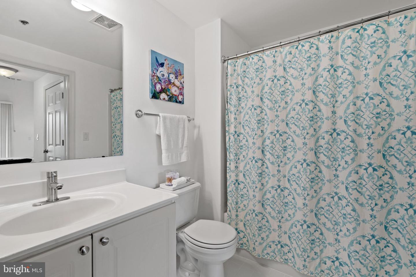 1625 INTERNATIONAL DR #402, MCLEAN, Virginia 22102, 2 Bedrooms Bedrooms, ,2 BathroomsBathrooms,Residential,For sale,1625 INTERNATIONAL DR #402,VAFX2229918 MLS # VAFX2229918