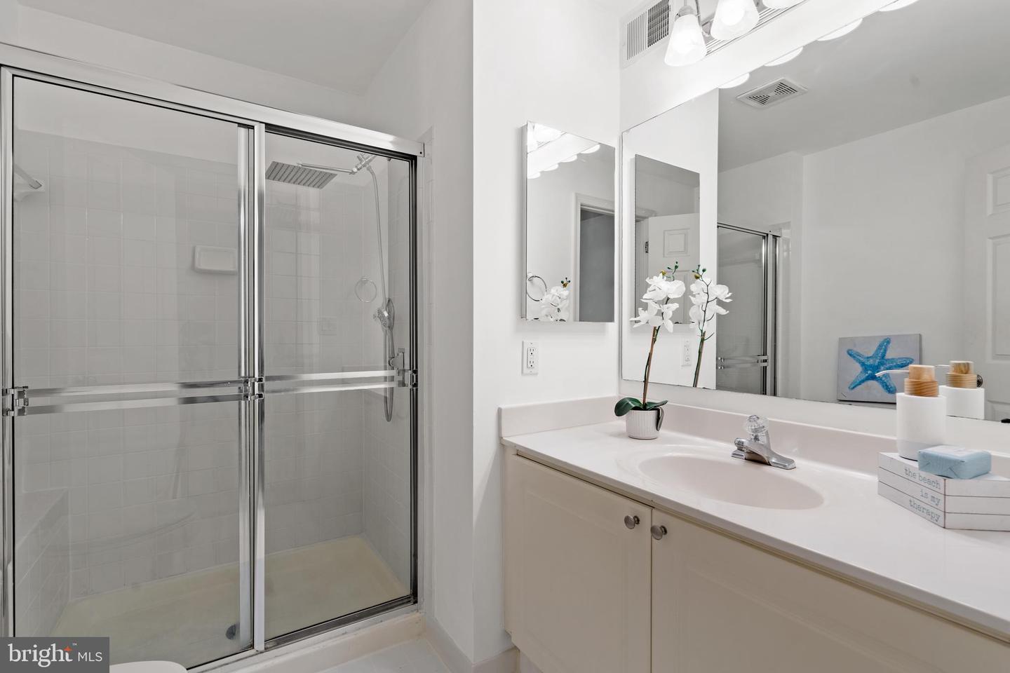 1625 INTERNATIONAL DR #402, MCLEAN, Virginia 22102, 2 Bedrooms Bedrooms, ,2 BathroomsBathrooms,Residential,For sale,1625 INTERNATIONAL DR #402,VAFX2229918 MLS # VAFX2229918