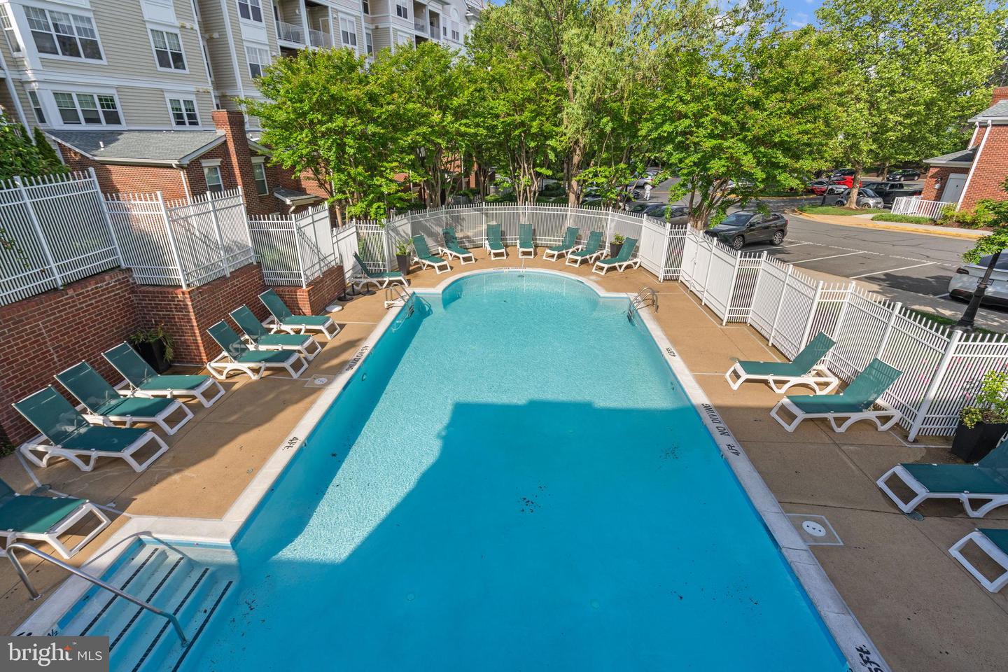 1625 INTERNATIONAL DR #402, MCLEAN, Virginia 22102, 2 Bedrooms Bedrooms, ,2 BathroomsBathrooms,Residential,For sale,1625 INTERNATIONAL DR #402,VAFX2229918 MLS # VAFX2229918