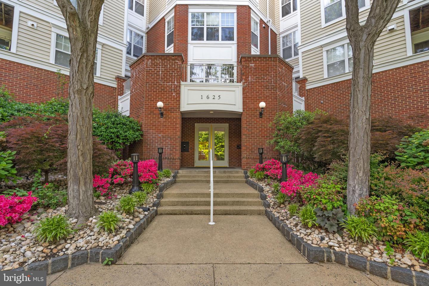 1625 INTERNATIONAL DR #402, MCLEAN, Virginia 22102, 2 Bedrooms Bedrooms, ,2 BathroomsBathrooms,Residential,For sale,1625 INTERNATIONAL DR #402,VAFX2229918 MLS # VAFX2229918