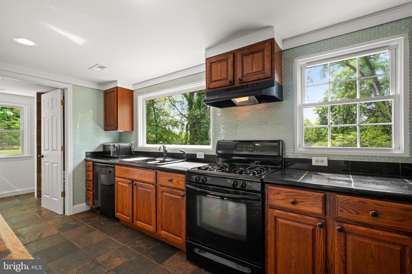 39223 E COLONIAL HWY E, HAMILTON, Virginia 20158, 2 Bedrooms Bedrooms, ,1 BathroomBathrooms,Residential,For sale,39223 E COLONIAL HWY E,VALO2092188 MLS # VALO2092188