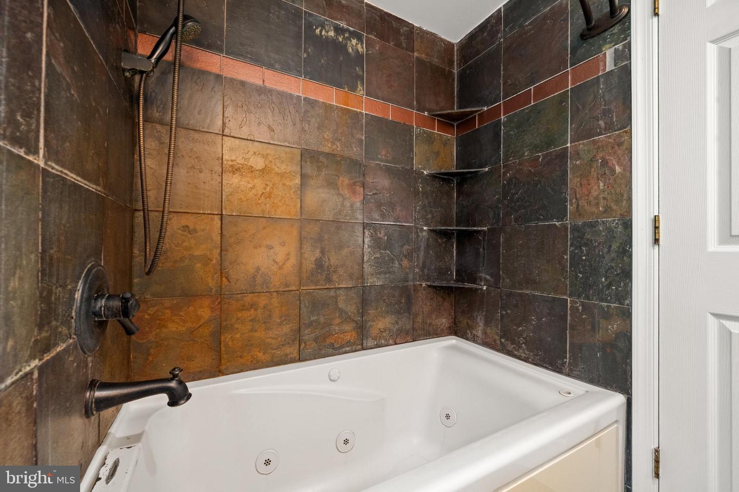 39223 E COLONIAL HWY E, HAMILTON, Virginia 20158, 2 Bedrooms Bedrooms, ,1 BathroomBathrooms,Residential,For sale,39223 E COLONIAL HWY E,VALO2092188 MLS # VALO2092188
