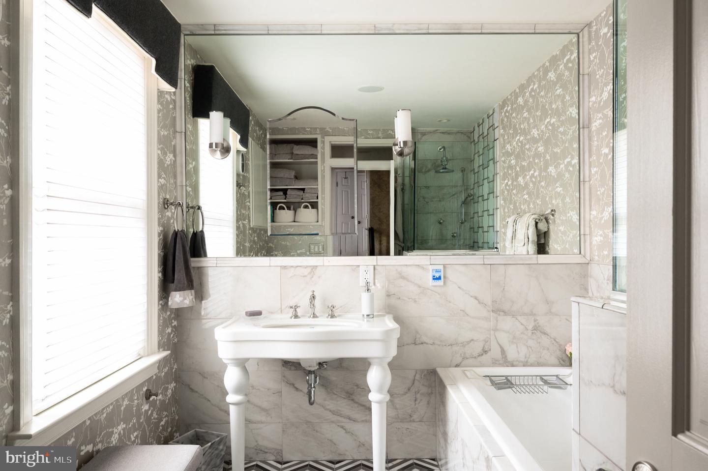 1335 VERMONT AVE NW, WASHINGTON, District Of Columbia 20005, 3 Bedrooms Bedrooms, ,3 BathroomsBathrooms,Residential,For sale,1335 VERMONT AVE NW,DCDC2191792 MLS # DCDC2191792
