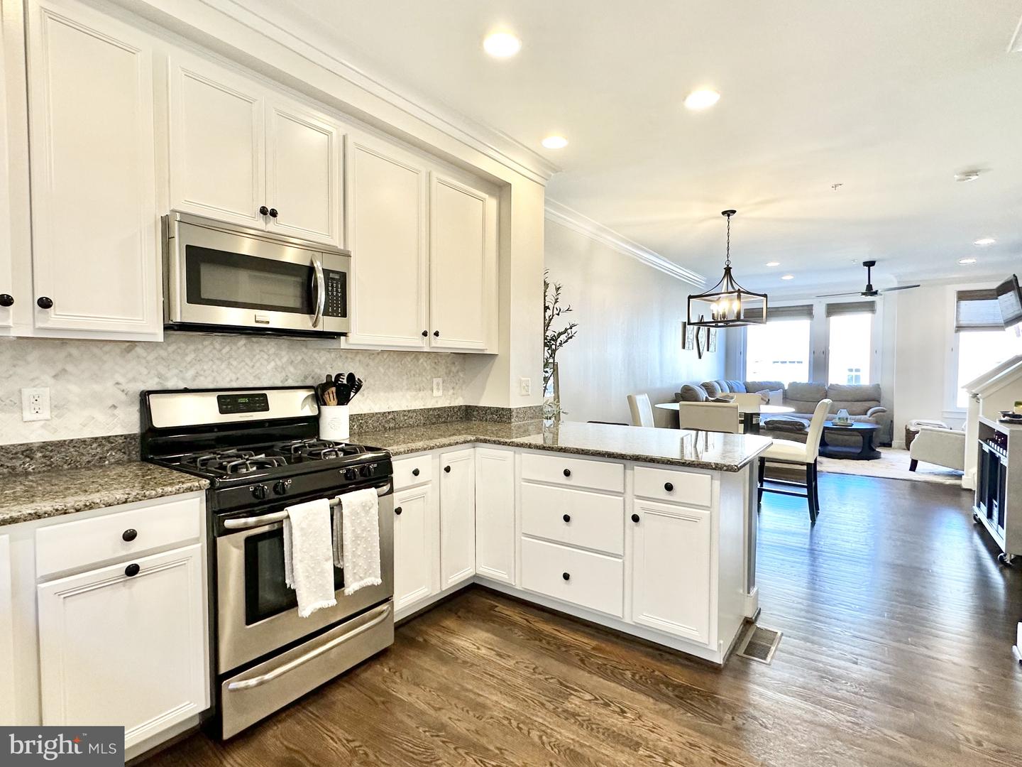 2995 ESKRIDGE RD, FAIRFAX, Virginia 22031, 3 Bedrooms Bedrooms, ,3 BathroomsBathrooms,Residential,For sale,2995 ESKRIDGE RD,VAFX2230598 MLS # VAFX2230598