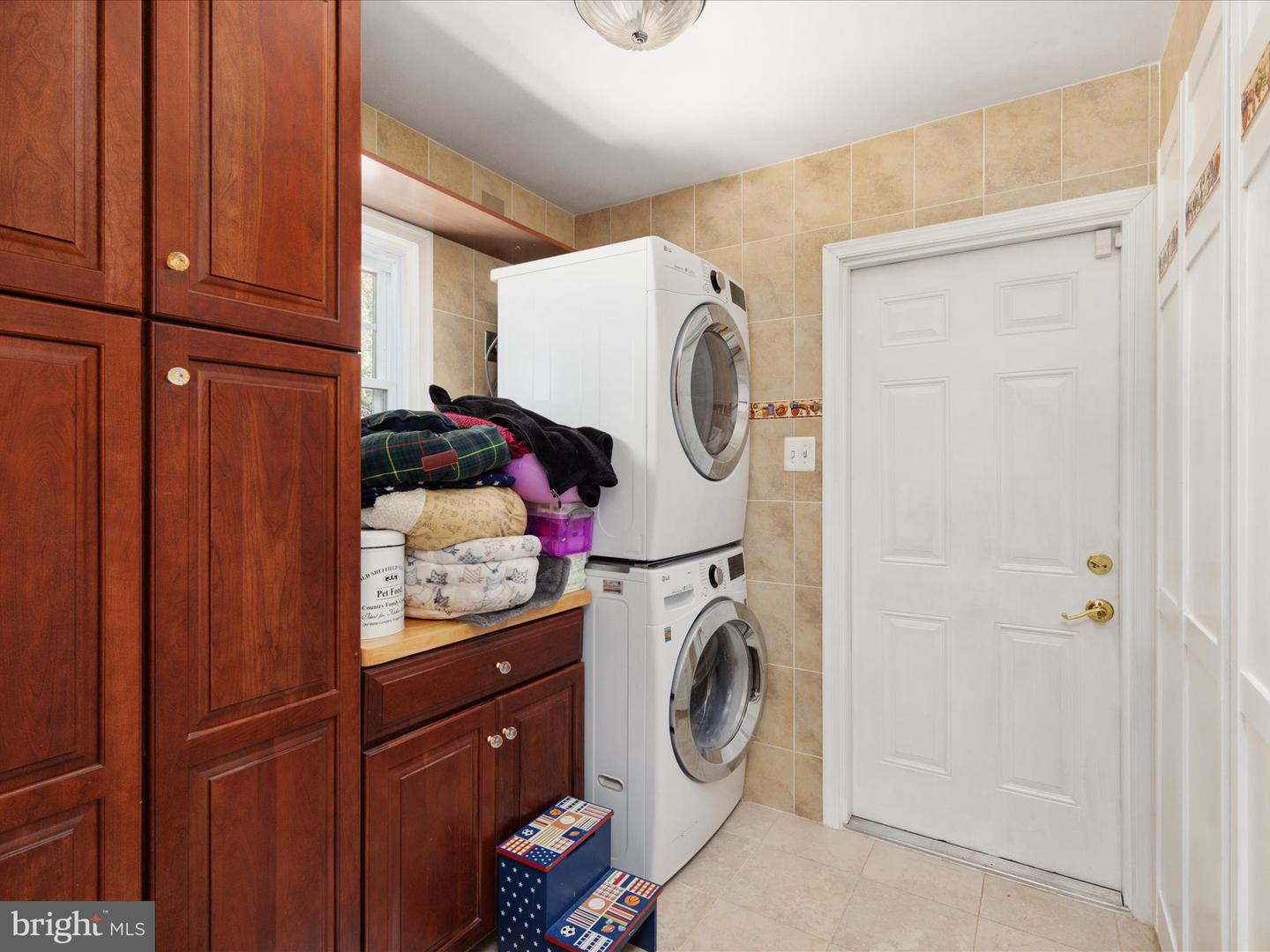1519 N CHAMBLISS ST, ALEXANDRIA, Virginia 22312, 5 Bedrooms Bedrooms, ,3 BathroomsBathrooms,Residential,For sale,1519 N CHAMBLISS ST,VAAX2043804 MLS # VAAX2043804