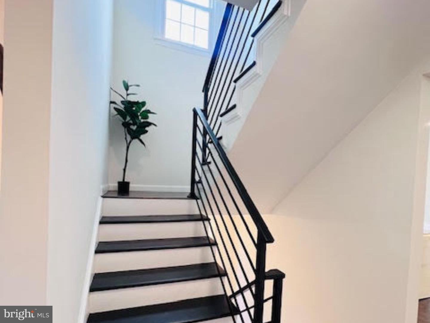 5518 KENDRICK LN, BURKE, Virginia 22015, 4 Bedrooms Bedrooms, ,3 BathroomsBathrooms,Residential,For sale,5518 KENDRICK LN,VAFX2233486 MLS # VAFX2233486