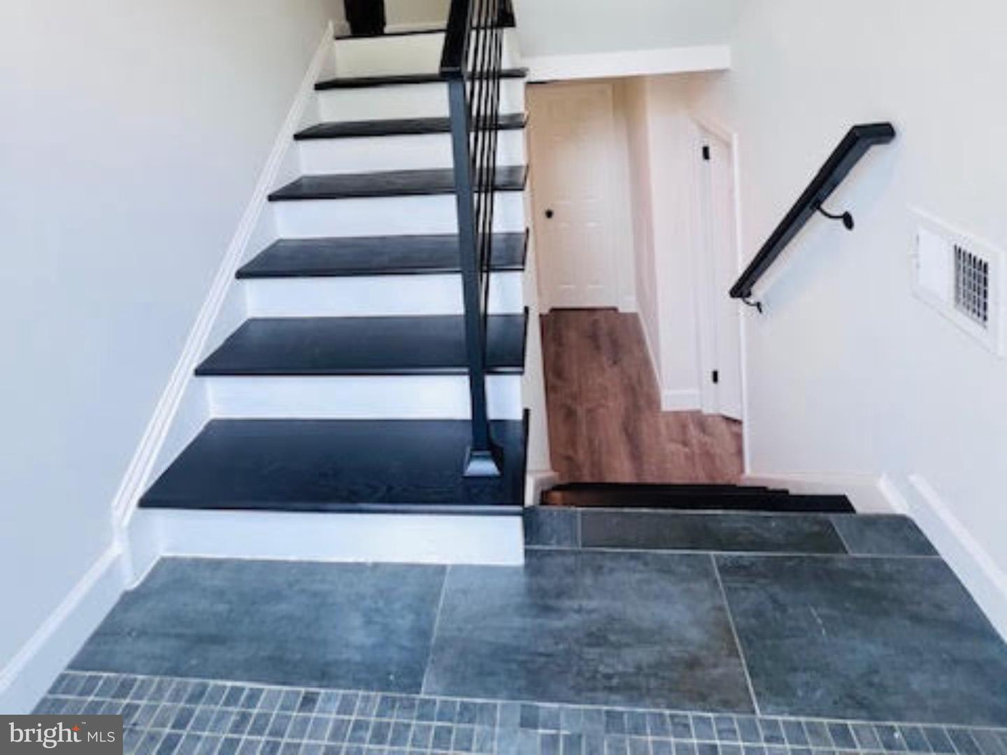 5518 KENDRICK LN, BURKE, Virginia 22015, 4 Bedrooms Bedrooms, ,3 BathroomsBathrooms,Residential,For sale,5518 KENDRICK LN,VAFX2233486 MLS # VAFX2233486