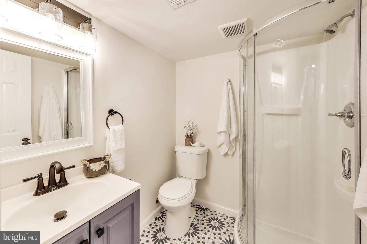 5518 KENDRICK LN, BURKE, Virginia 22015, 4 Bedrooms Bedrooms, ,3 BathroomsBathrooms,Residential,For sale,5518 KENDRICK LN,VAFX2233486 MLS # VAFX2233486