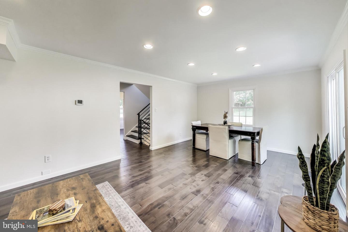 5518 KENDRICK LN, BURKE, Virginia 22015, 4 Bedrooms Bedrooms, ,3 BathroomsBathrooms,Residential,For sale,5518 KENDRICK LN,VAFX2233486 MLS # VAFX2233486