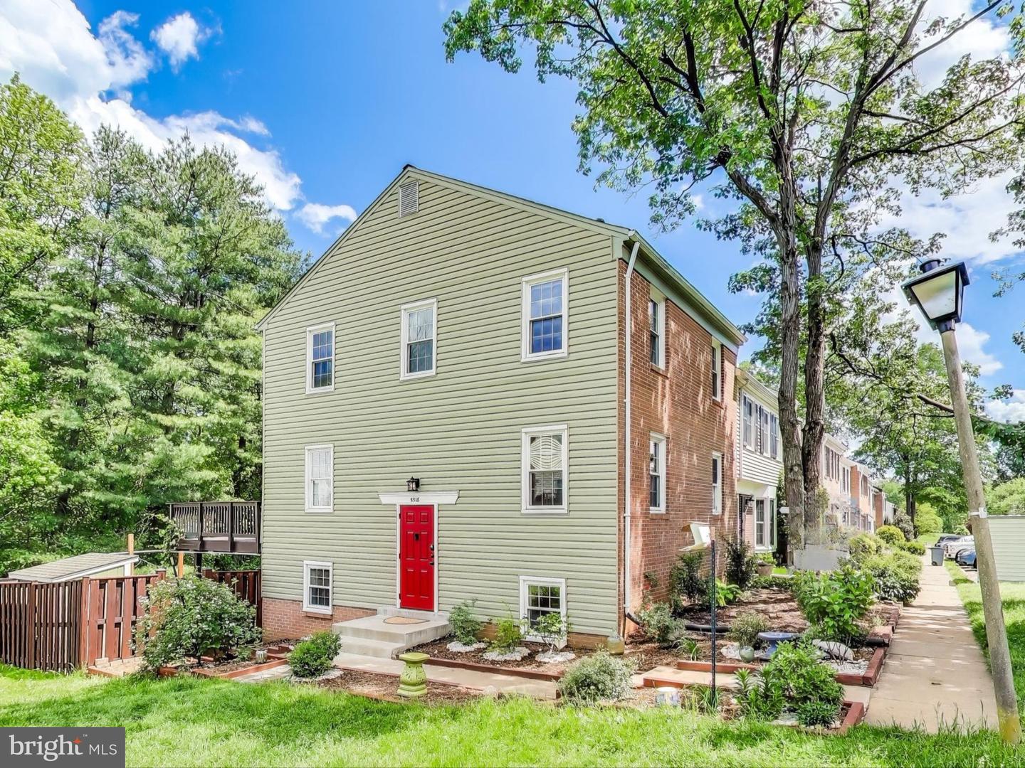 5518 KENDRICK LN, BURKE, Virginia 22015, 4 Bedrooms Bedrooms, ,3 BathroomsBathrooms,Residential,For sale,5518 KENDRICK LN,VAFX2233486 MLS # VAFX2233486