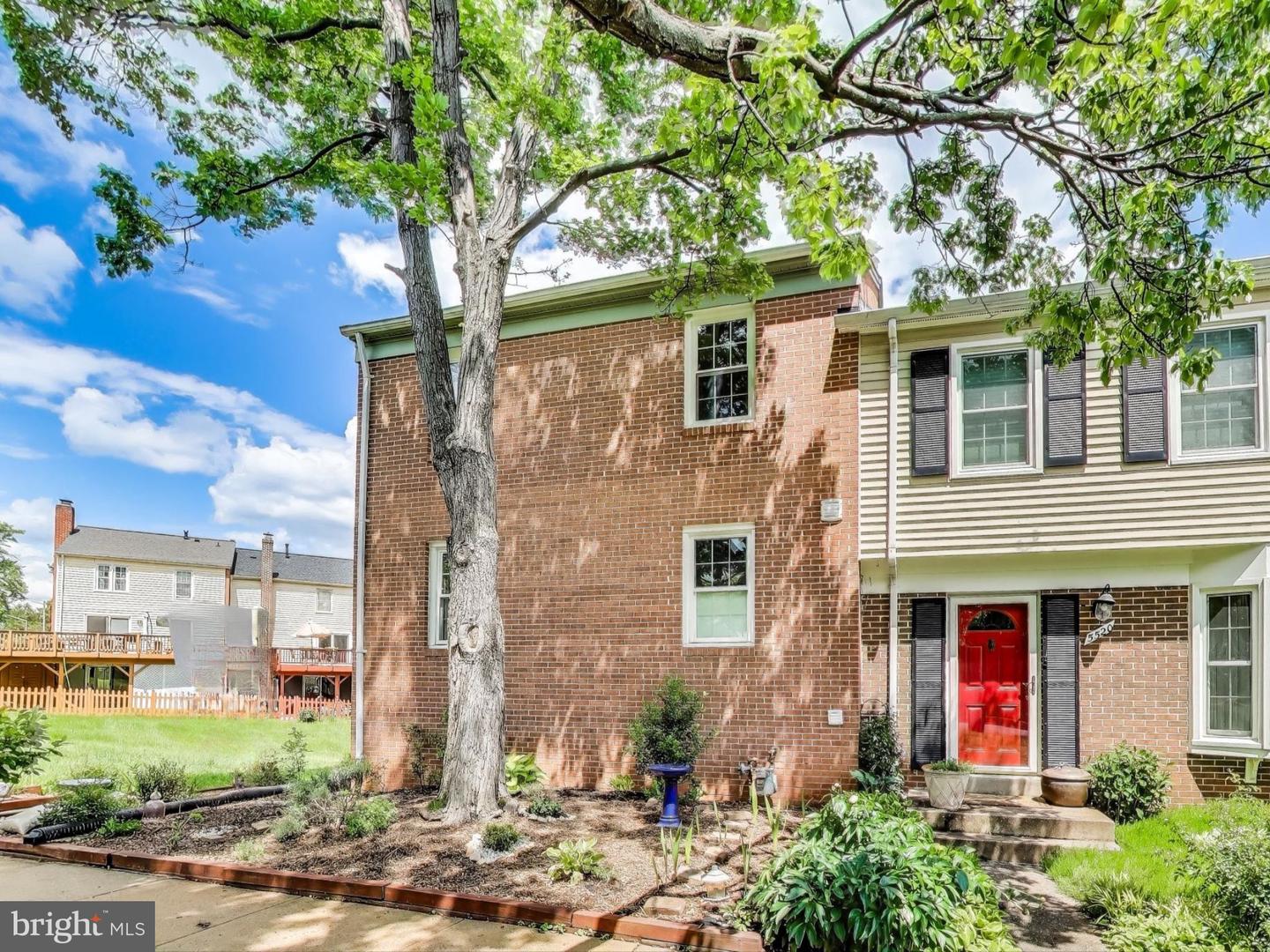 5518 KENDRICK LN, BURKE, Virginia 22015, 4 Bedrooms Bedrooms, ,3 BathroomsBathrooms,Residential,For sale,5518 KENDRICK LN,VAFX2233486 MLS # VAFX2233486