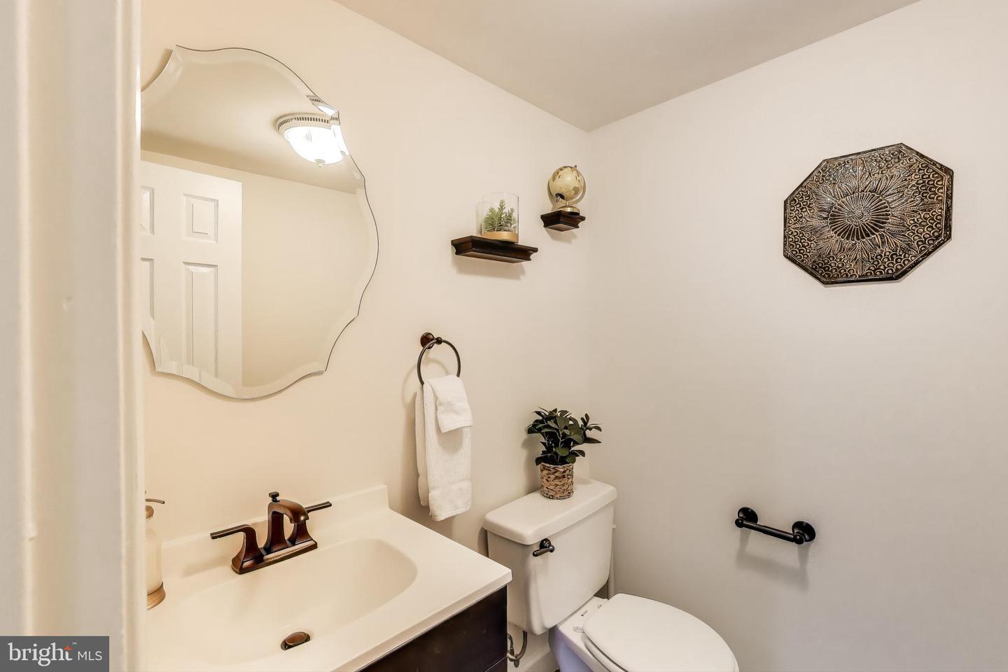 5518 KENDRICK LN, BURKE, Virginia 22015, 4 Bedrooms Bedrooms, ,3 BathroomsBathrooms,Residential,For sale,5518 KENDRICK LN,VAFX2233486 MLS # VAFX2233486